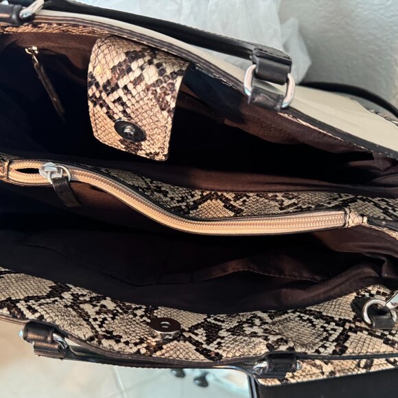✨ Kenneth Cole Reaction Snakeskin Handbag & Wallet Set – Cream/Beige & Black ✨ - Picture 6 of 9